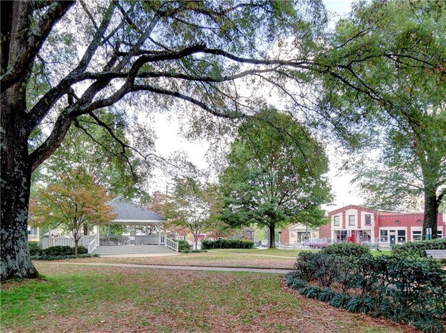 Building Photo - 315 Pine Grove Rd