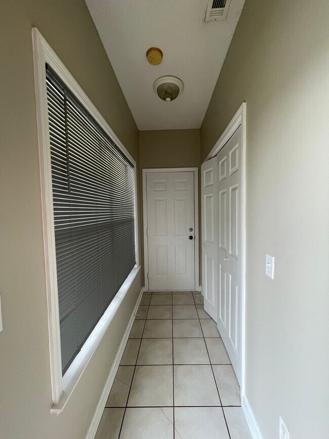 Building Photo - Courtyard Subdivision!!