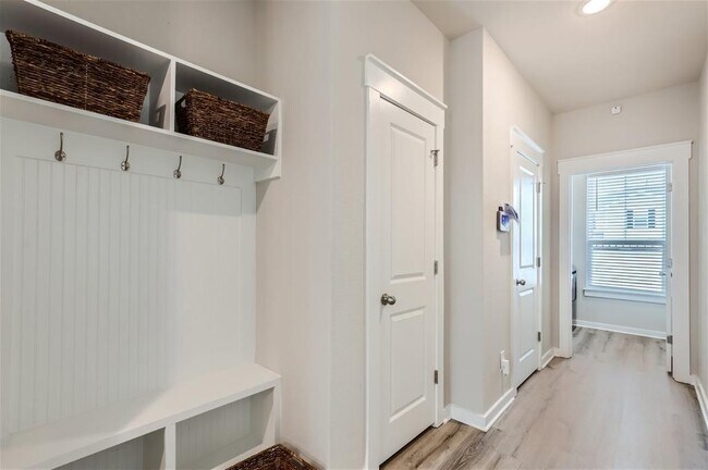 Building Photo - 2233 Rocoso Trl
