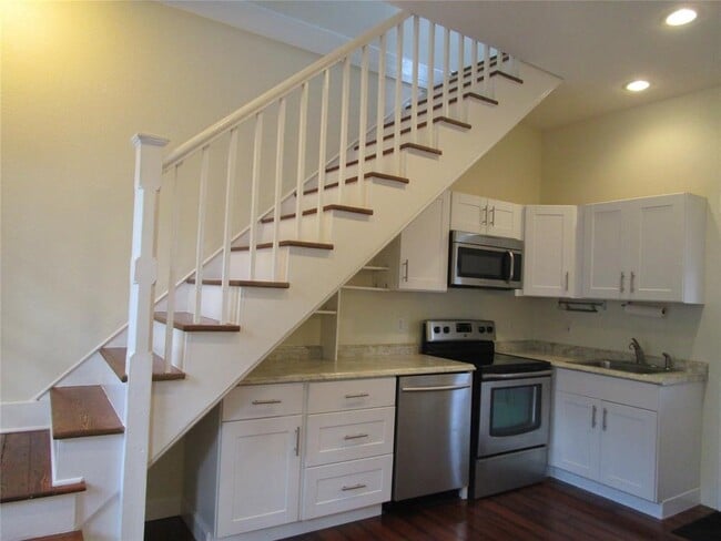 Building Photo - 1216 Post Office Rear St