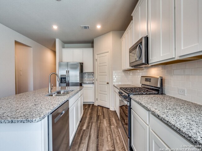 Building Photo - 25853 Posey Dr