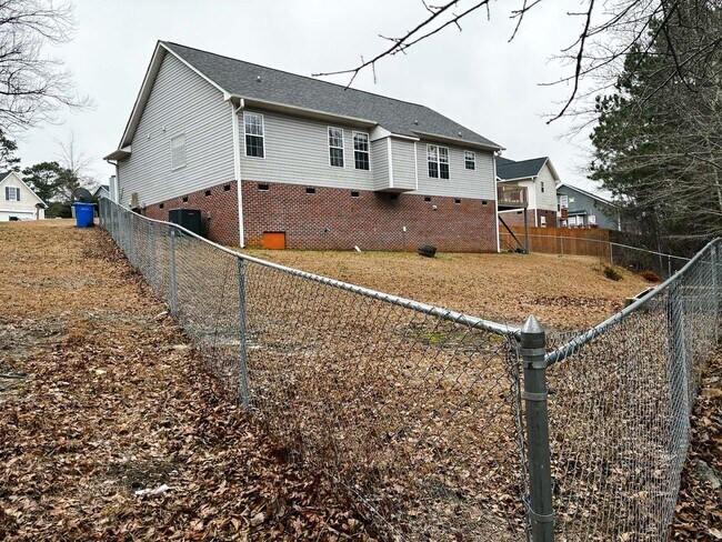Building Photo - 7704 Redwood Ave