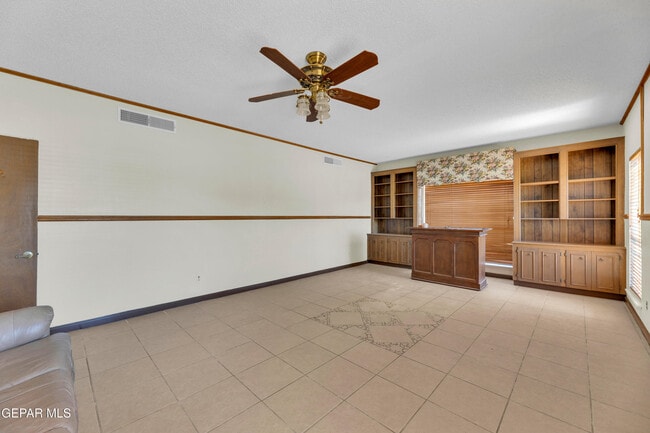 Building Photo - 2153 Trawood Dr