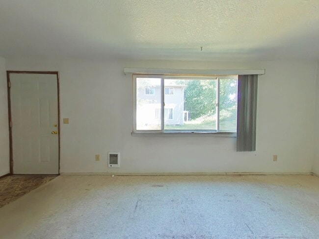 Building Photo - 3 Bedroom Duplex ~ Albany ~ Pet Friendly