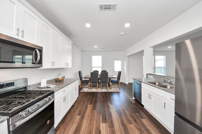 Building Photo - 25927 Chicory Dr