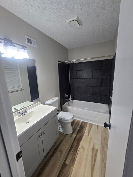 Building Photo - 595 Winding Creek Rd