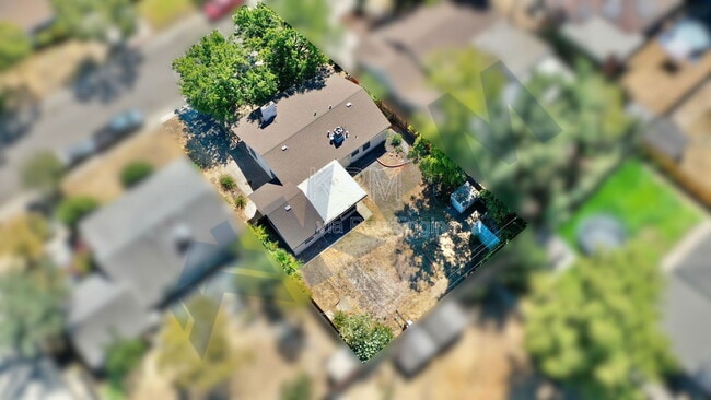 Building Photo - 1749 Christina Ave