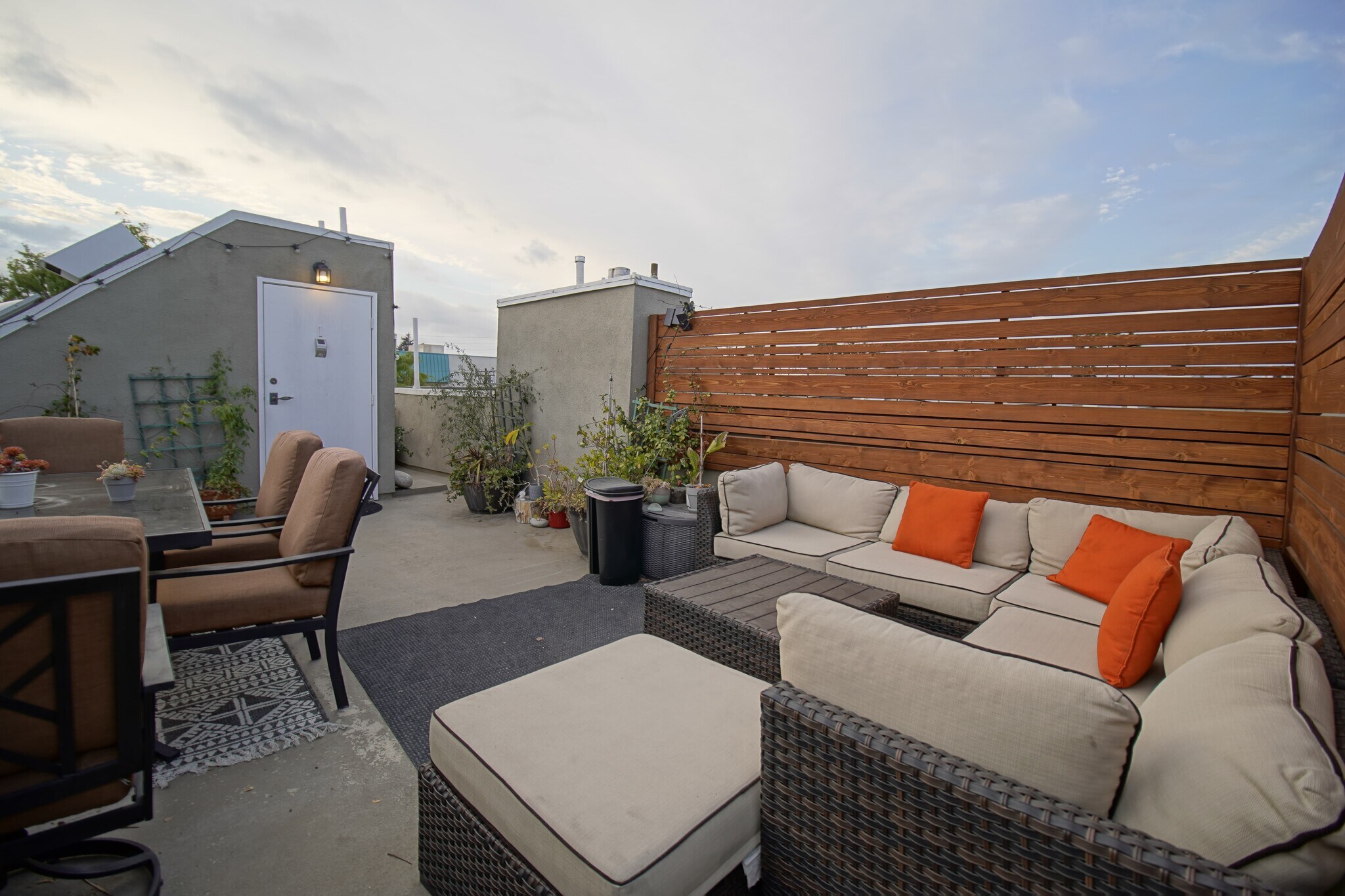 Building Photo - 10929 Landale St