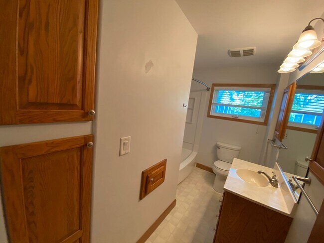 Building Photo - Charming 3-Bed, 2-Bath Home in North Fargo
