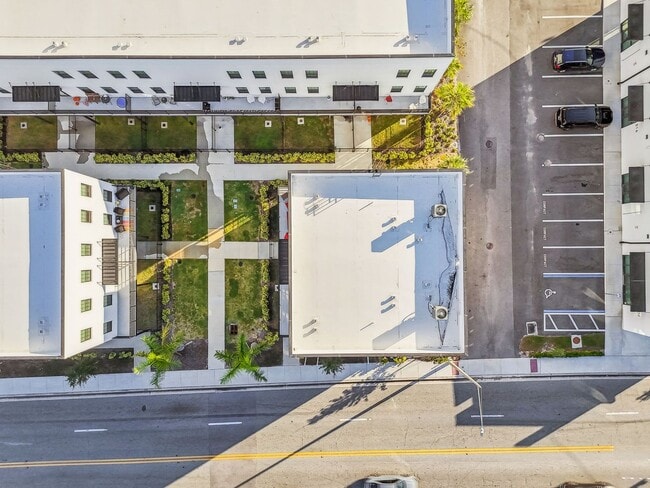 Building Photo - Modern Townhome For Lease in downtown St Pete and Warehouse Arts District
