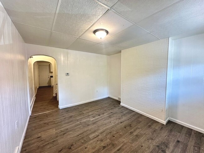 Building Photo - Updated 4 Bed, 1 Bath Home in Hazelwood - Central AC & Heat, Minutes from Downtown - Available Now!