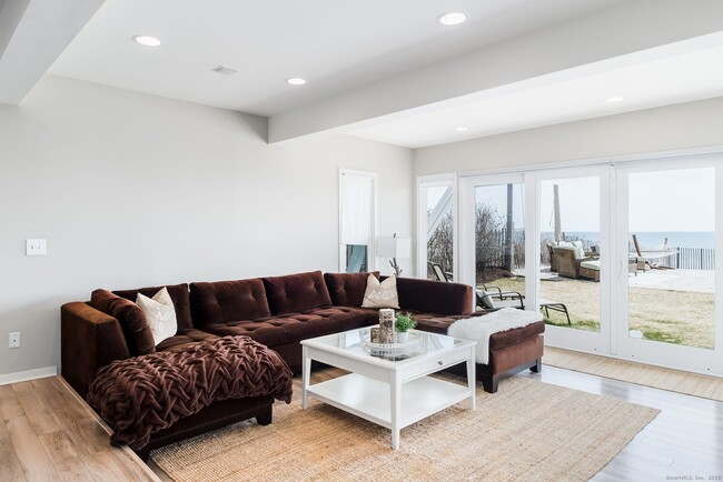 Building Photo - 1987 Fairfield Beach Rd