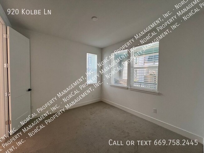 Building Photo - 920 Kolbe Ln