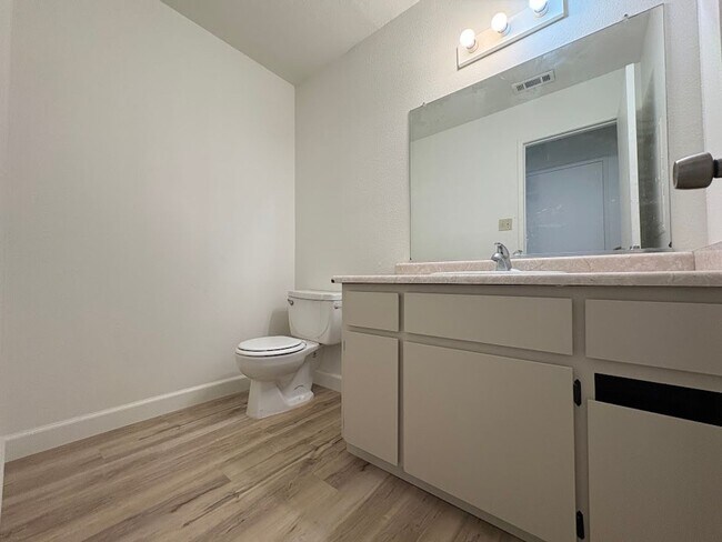 Building Photo - 276 Camellia Way