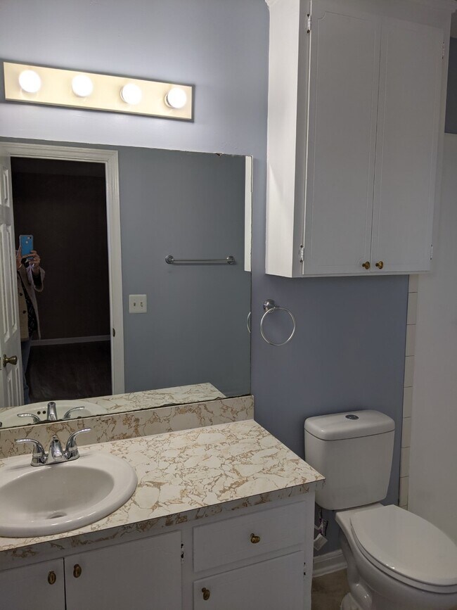 Building Photo - 2203 Glen Haven Dr