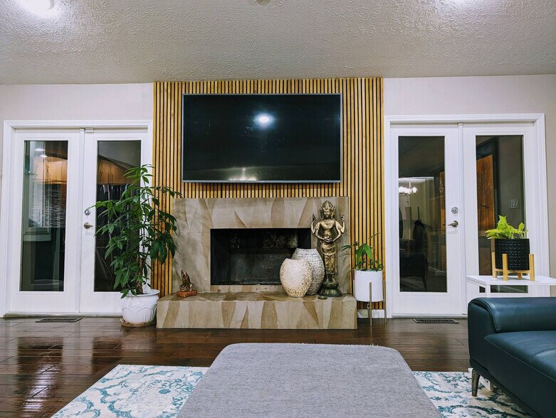 Building Photo - 1303 Colony Dr