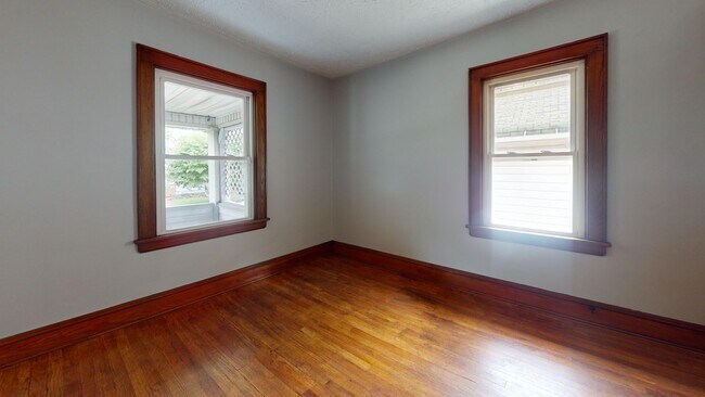 Building Photo - 687 Merton Ave