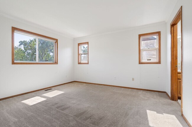 Building Photo - Spacious 4 Bed, 3 Bath Home | Central Vall...