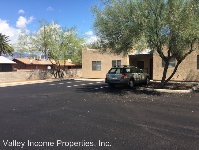 Building Photo - 5330 E Bellevue St