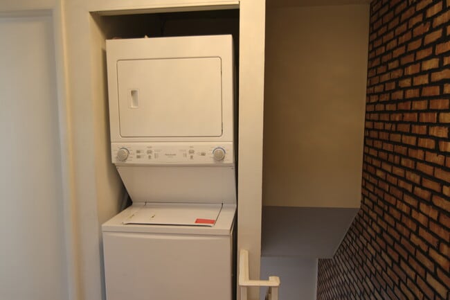 Building Photo - 184 Betty Ct