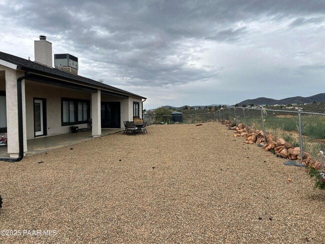 Building Photo - 320 S Hoss Rd