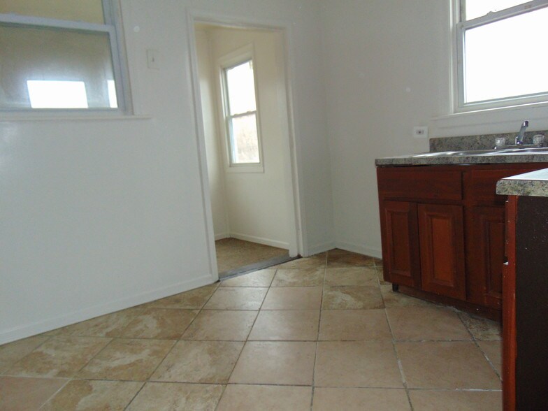 Building Photo - 1501 E 74th Pl