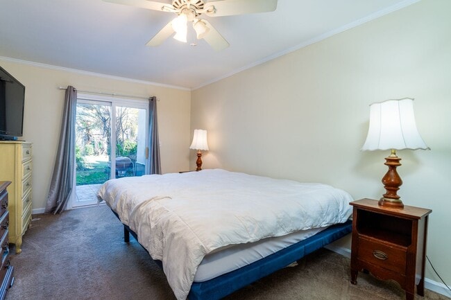 Building Photo - Mount Pleasant Townhome for Rent!