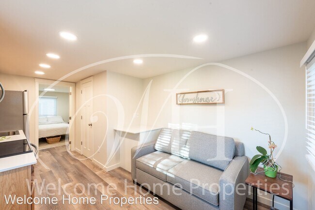 Building Photo - 205 Woodland Ave