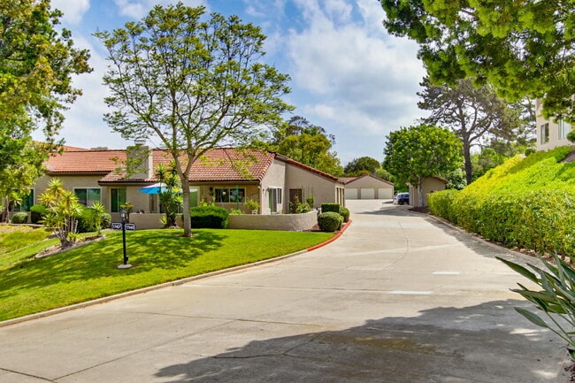Building Photo - $3,200 - Charming 2-Bedroom + Optional 3rd Bedroom/Office Condo in Desirable Oaks North 55+ Commu...