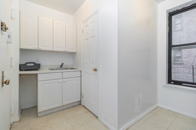 Building Photo - 309-311-311 E 95th St