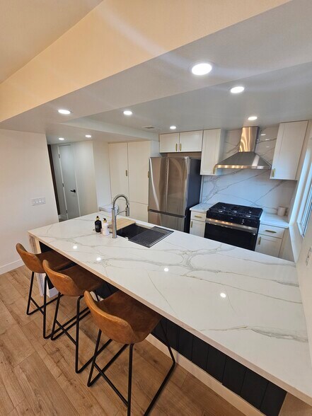 Building Photo - 266 E Via Escuela