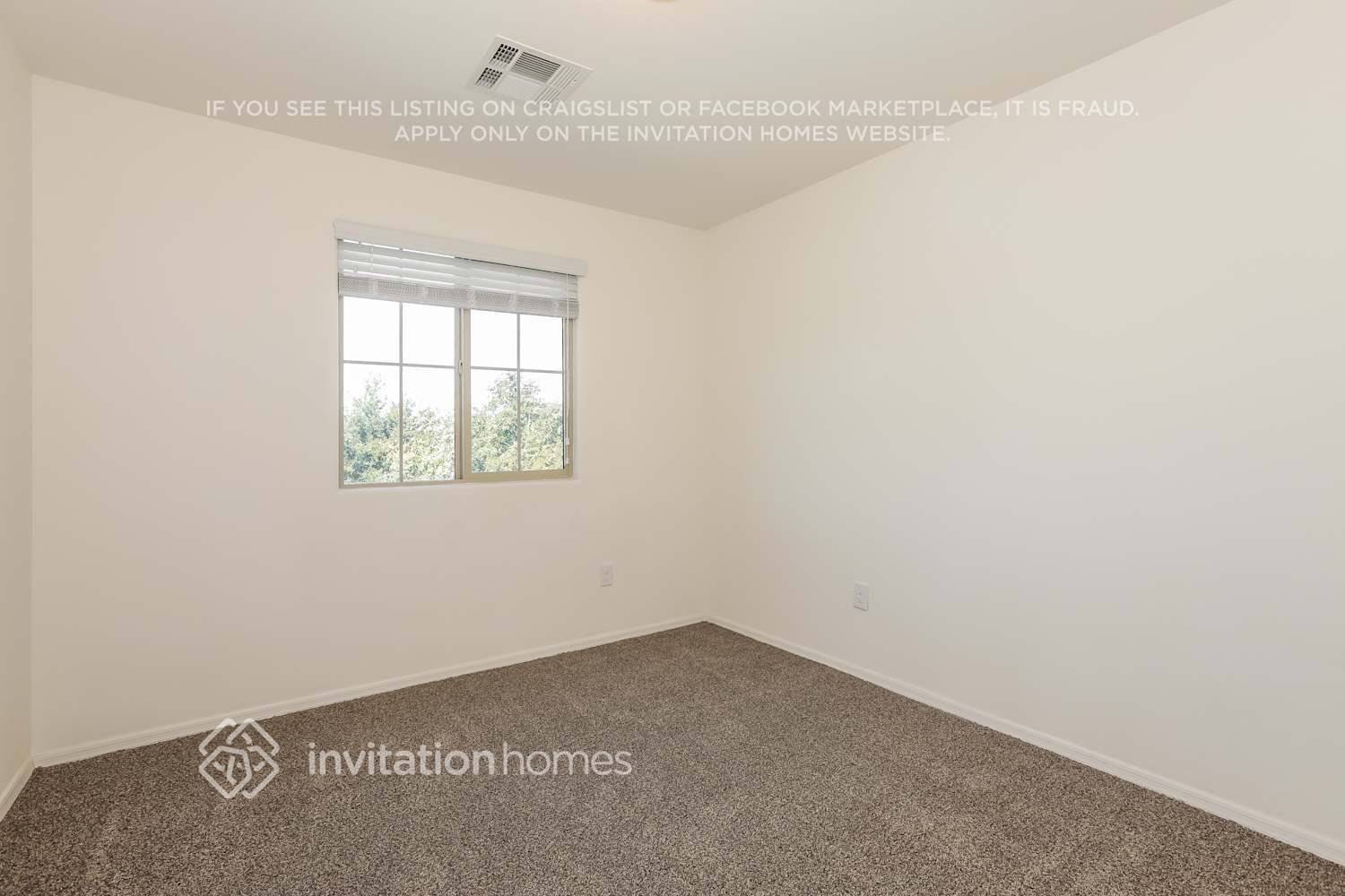 Building Photo - 1323 E Palomino Way