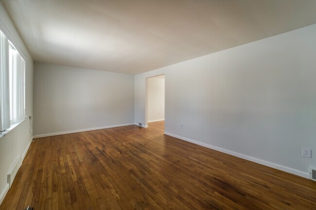 Building Photo - 211 Andora Dr