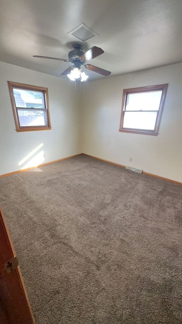 Building Photo - 3 Bedroom, 1 Bathroom House with attached ...