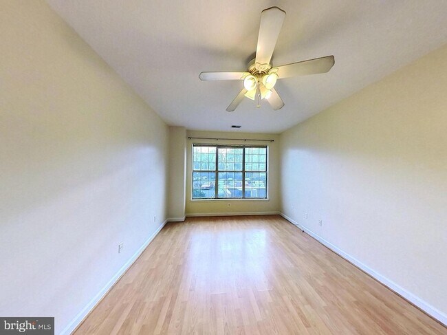 Building Photo - 5917 Barbados Pl