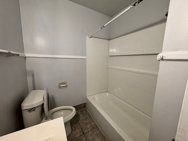 Building Photo - 2 Bedroom 1 Bath walking Distance to TU