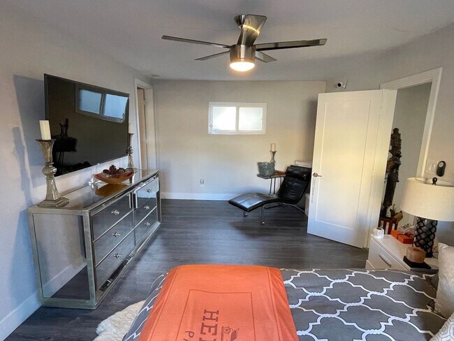 Building Photo - Newly Remodeled Home with HUGE Fenced Yard