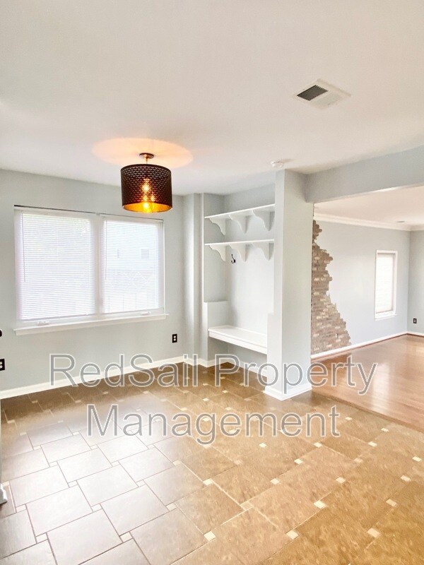 Building Photo - 256R Hunts Neck Rd