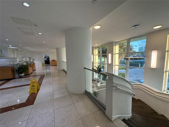 Building Photo - 10350 W Bay Harbor Dr