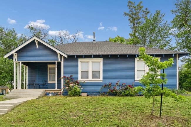 Building Photo - Charming 3-Bedroom Home with Modern Finishes and Inviting Patio!