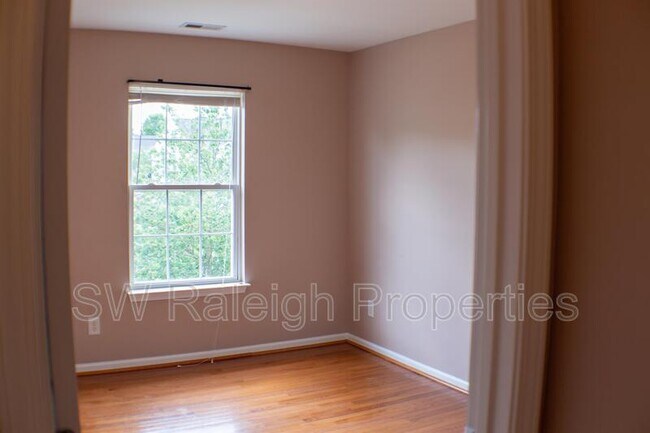 Building Photo - 5145 Mabe Dr