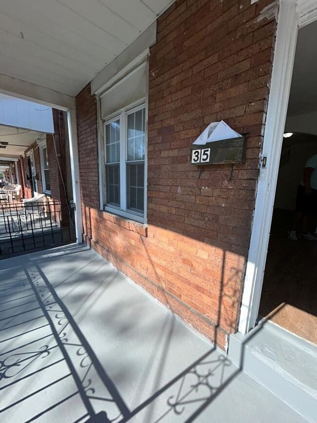 Building Photo - 35 Dexter St