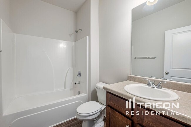 Building Photo - 4162 Bella View Dr