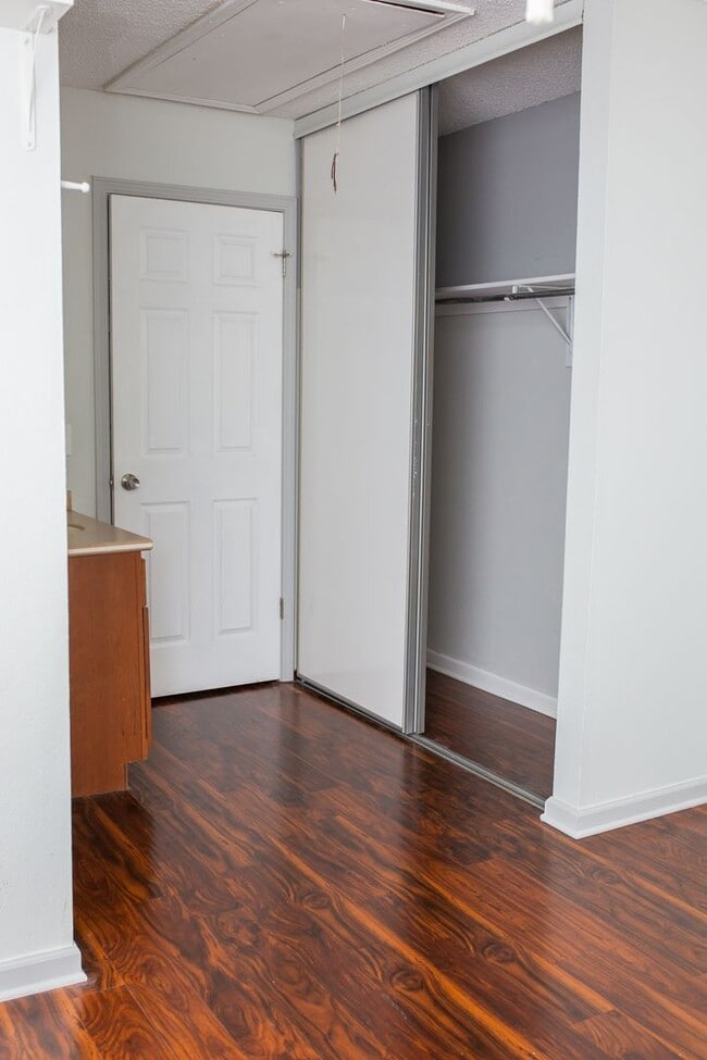 Building Photo - Nice 2 Bedroom Townhome in Lakewood