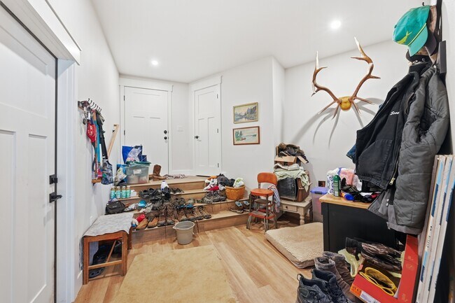 Building Photo - 30855 Walter Dr