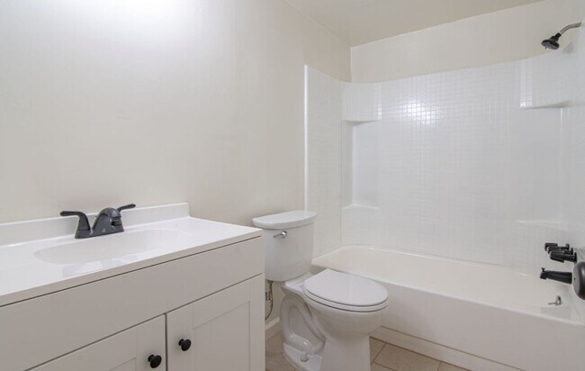 Building Photo - 2608 Ashe Rd