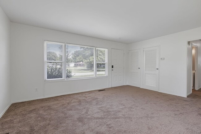 Building Photo - Cozy Ranch Home 30 Night Min Quiet Reynoldsburg
