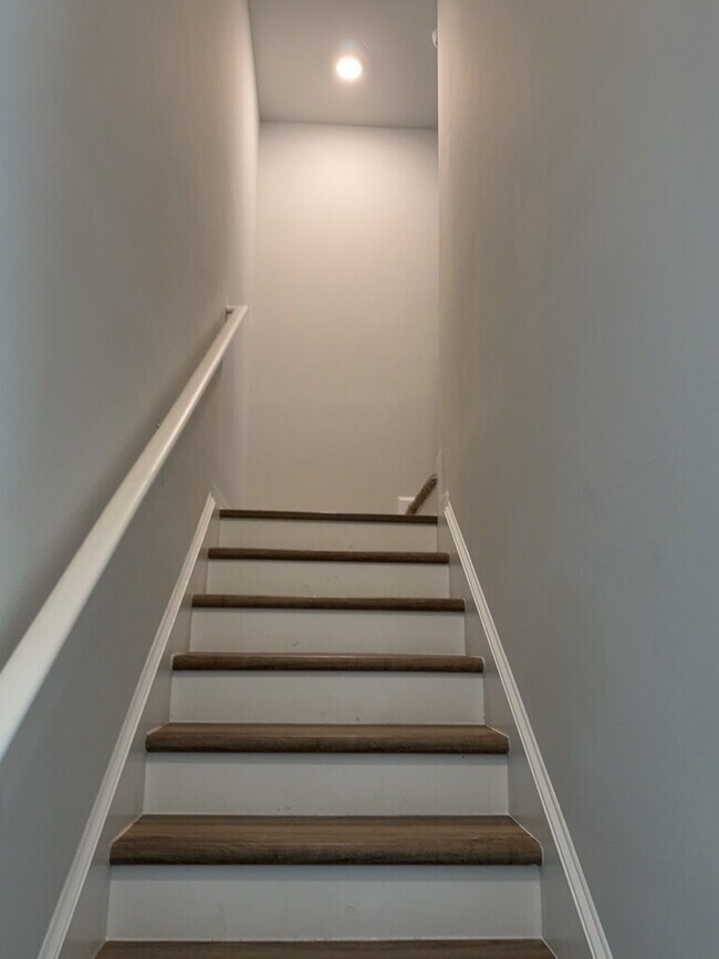 Building Photo - 306 Salvia St
