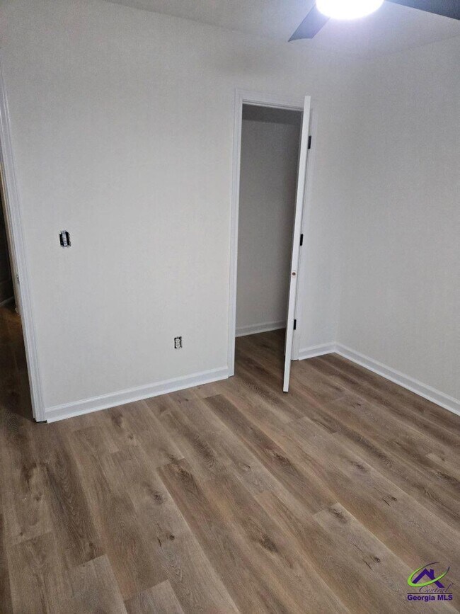 Building Photo - 4685 Pine Valley Dr