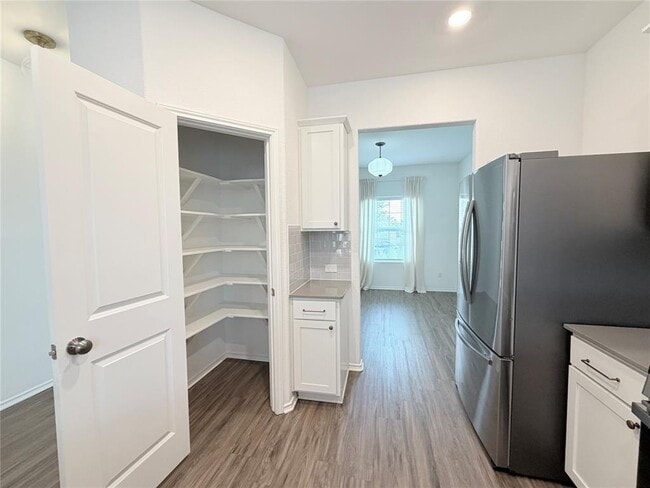 Building Photo - 928 Legends Ln